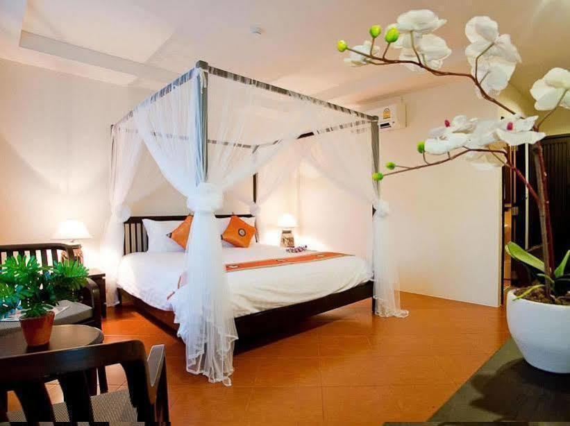 La De Bua Hotel Patong Exterior foto